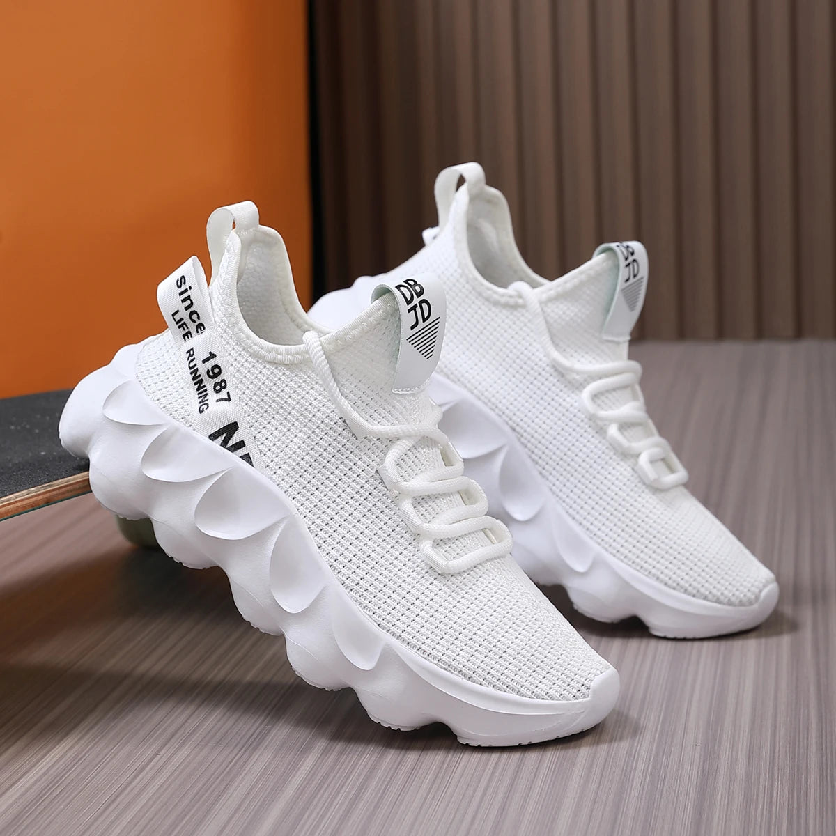 Men's Breathable Lightweight Lace-Up Sneakers